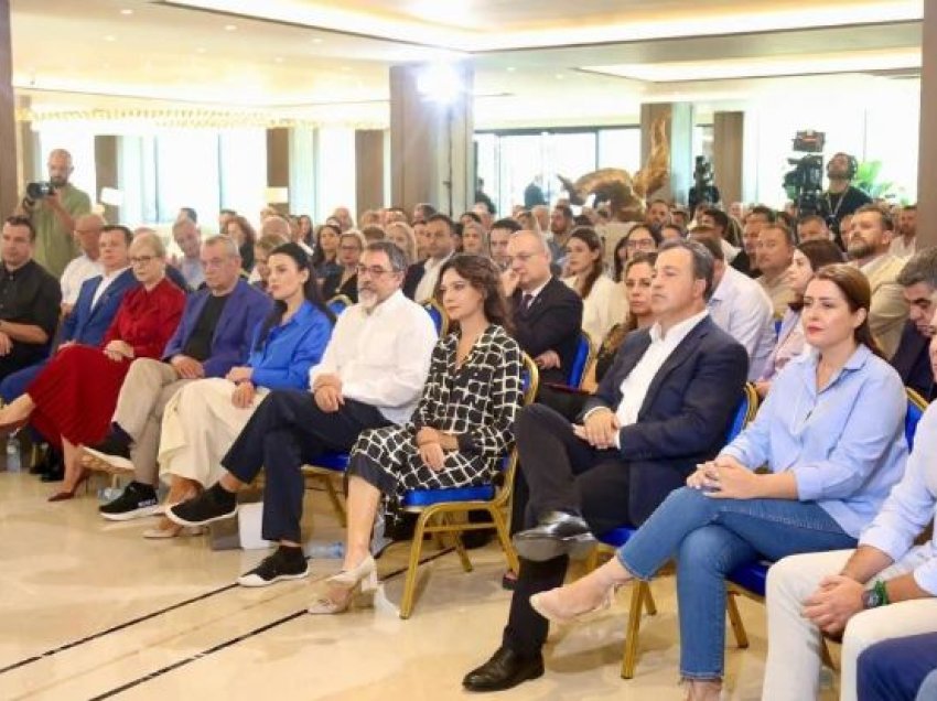 Përplasje duarsh dhe të qeshura! Çfarë nuk u pa nga Asambleja e PS-së, si reaguan socialistët