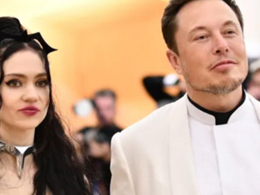 Grimes thumbon ish-partnerin e saj Elon Musk, në postimin e fundit në rrjetet sociale