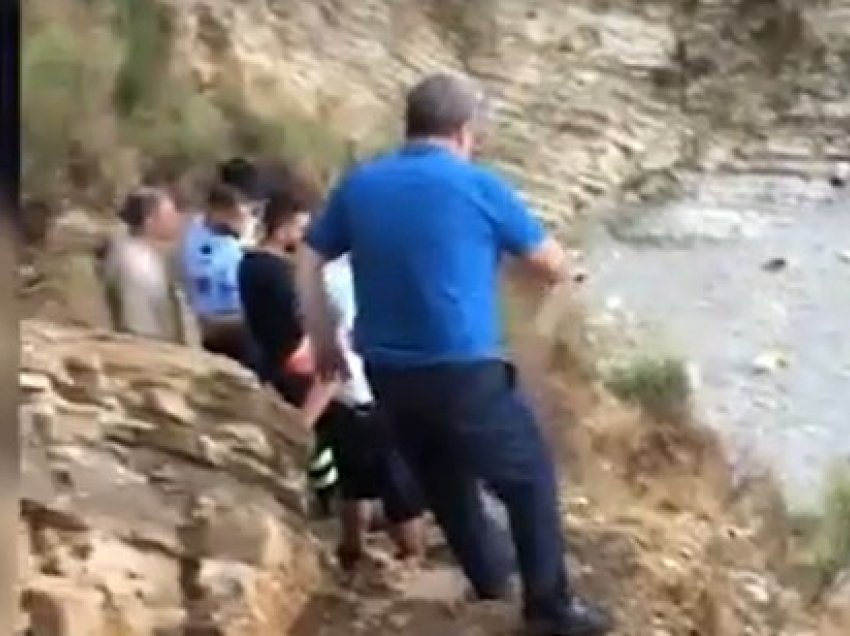 Ishin bllokuar në Gjirin e Filikurit, policia u vjen në ndihmë dy turistëve nga Maqedonia e Veriut!