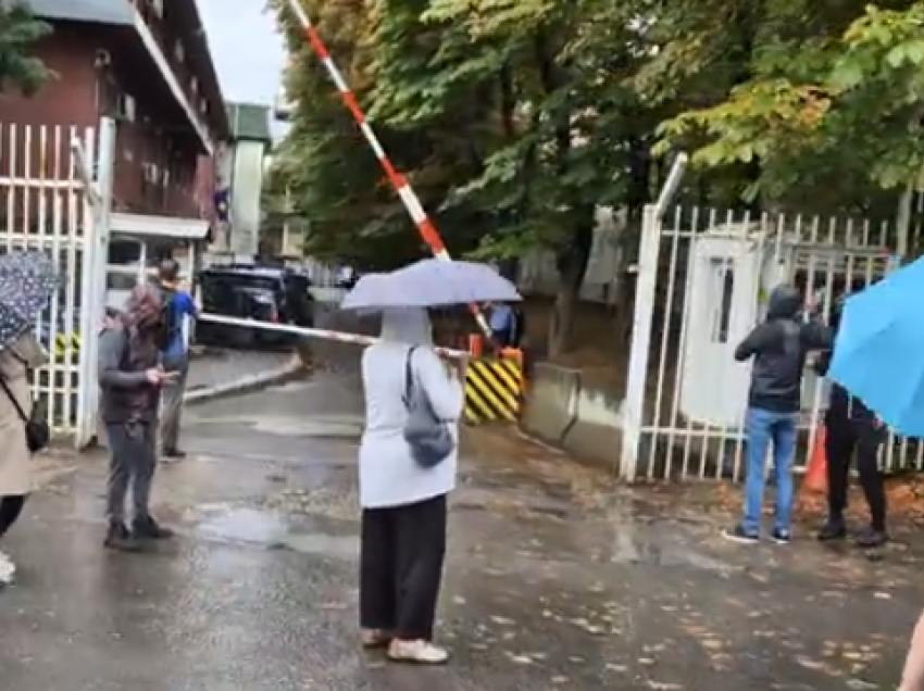 Lirohen Arsenijeviq dhe Orloviq pas protestave për vizitën e Kurtit