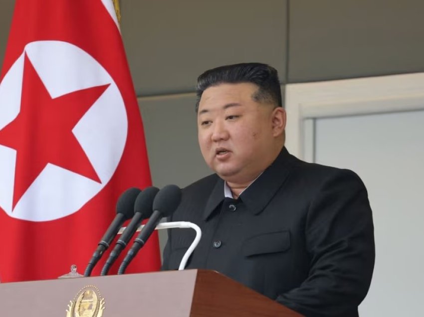 Kim Jong Un: Koreja e Veriut planifikon rritjen e arsenalit bërthamor