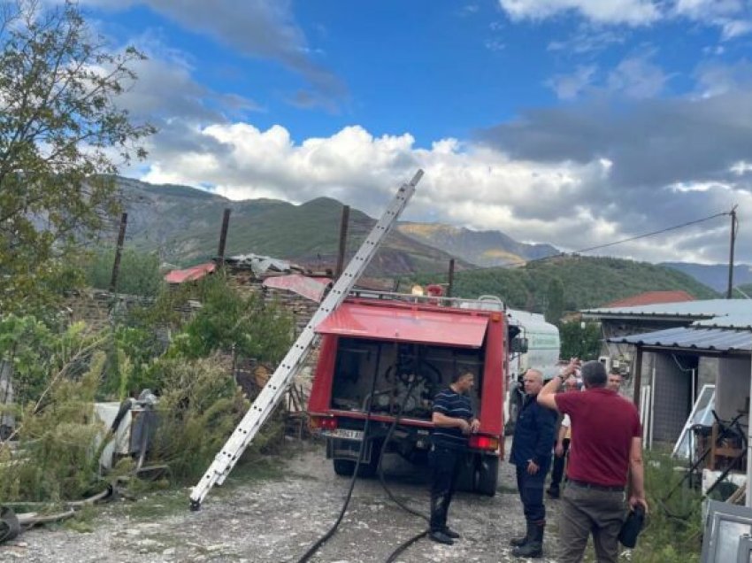 Merr flakë mobileria në lagjen Dobrovë të Peshkopisë, ka vetëm dëm ekonomik