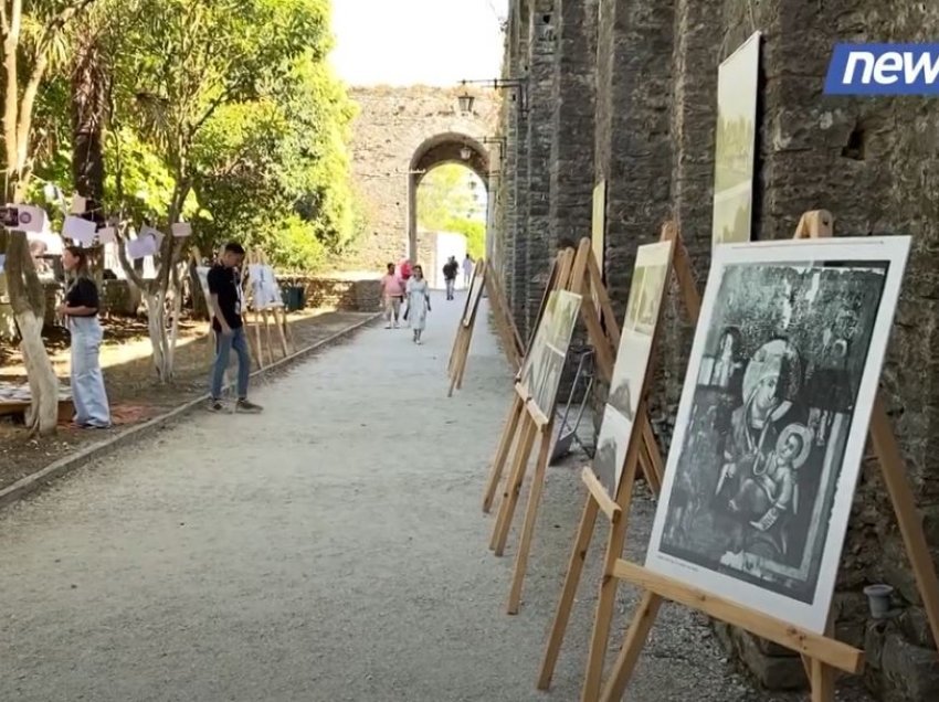 Çelet në mjediset e kalasë së Gjirokastrës ekspozitë me 80 foto arkiv të monumenteve kulturore të vendit