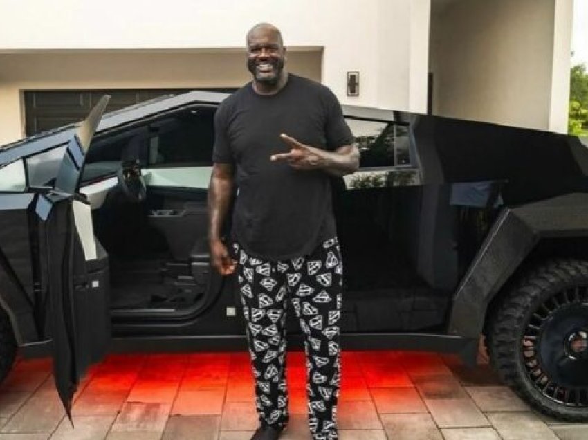 Shaquille O’Neal e pasuron koleksionin, e bleu një super-veturë