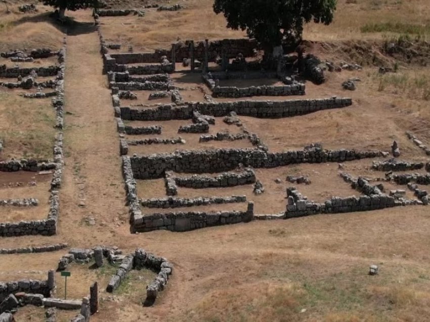 Shqipëri: Arkeologët nisin kërkimet për teatrin antik në Antigonenë e lashtë