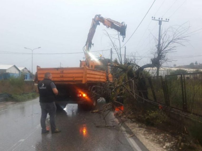 Reshje intensive shiu/ ARRSH paralajmëron drejtuesit e mjeteve: Rënie gurësh e inertesh në disa rrugë