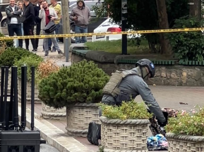 ​Ekzaminohet një valixhe pranë oborrit të Komunës në Mitrovicës, deklarohet policia