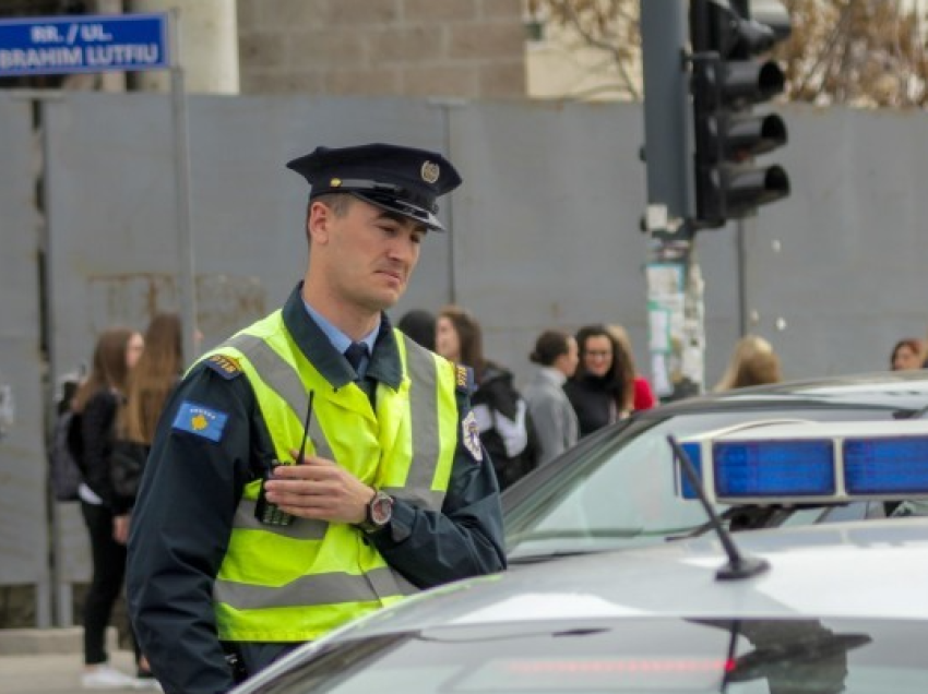 Policia shqiptoi mbi 2 mijë e 400 gjoba trafiku për 24 orë