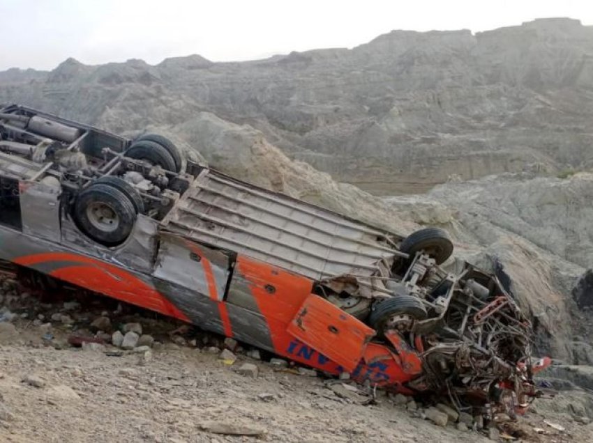 Përmbyset autobusi me turistë në Egjipt, 43 të plagosur