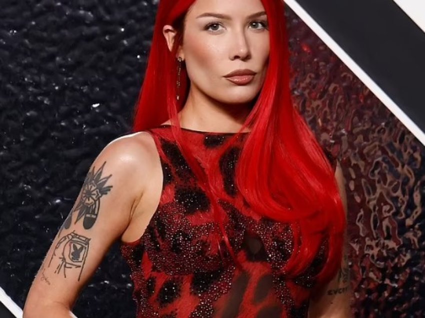 Halsey vuan nga shpërthimi i lupusit pas performancës së VMA-së