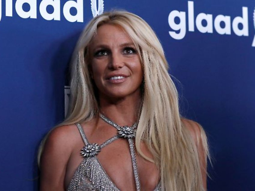 Britney Spears pas një periudhe të vështirë uron djemtë për ditëlindje