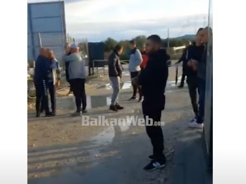 “Nuk na japin rrogat”/ Pezullohen punimet në aeroportin e Vlorës, punonjësit bllokojnë kantierin