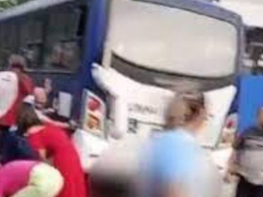 Përmbyset autobusi në Iran, humbin jetën 10 persona, plagosen 36 të tjerë