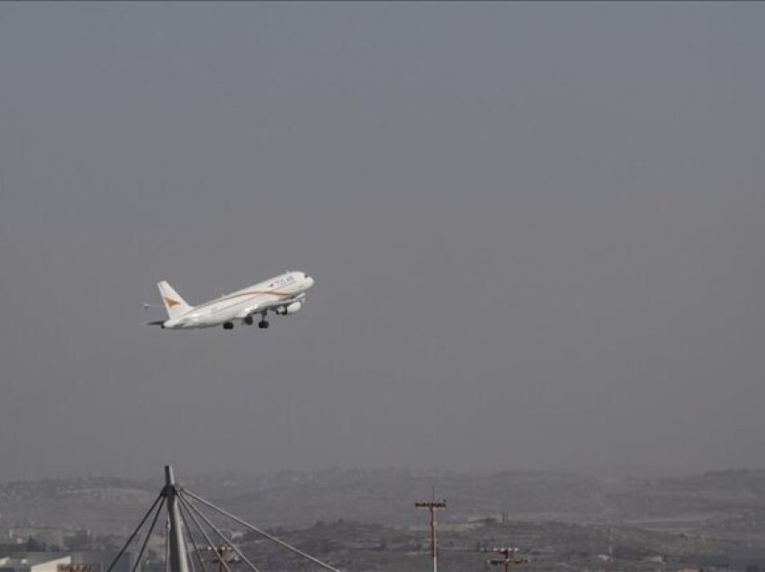 Transportuesit ajror pezullojnë fluturimet në Izrael për shkak të shqetësimeve të sigurisë