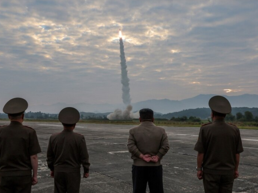 Koreja e Veriut thotë se ka testuar një raketë të re balistike