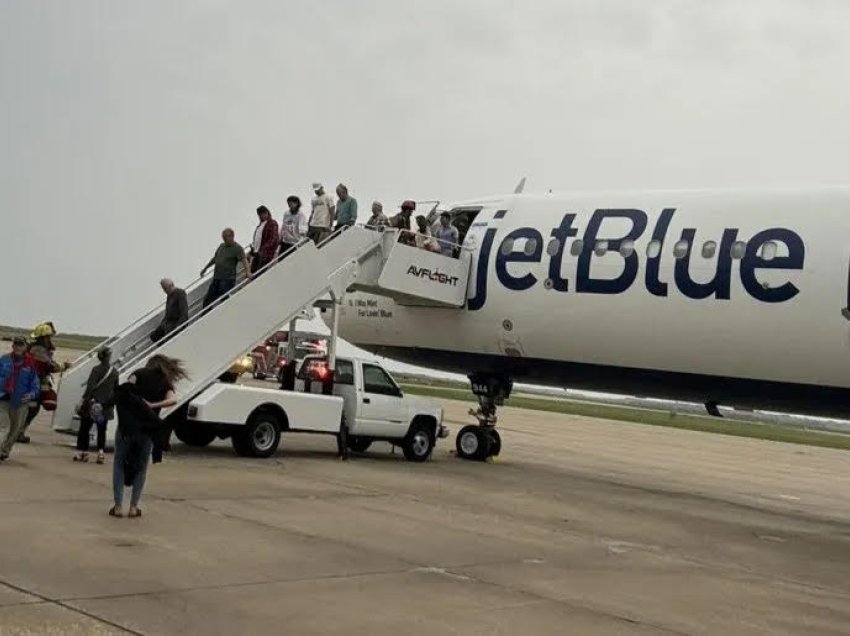 JetBlue bën ulje emergjente për shkak të tymit në kabinë