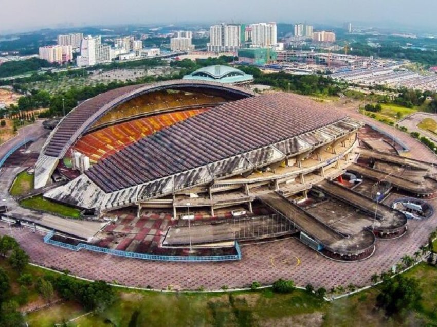 Stadiumi i njohur në Malajzi, shkatërrohet 