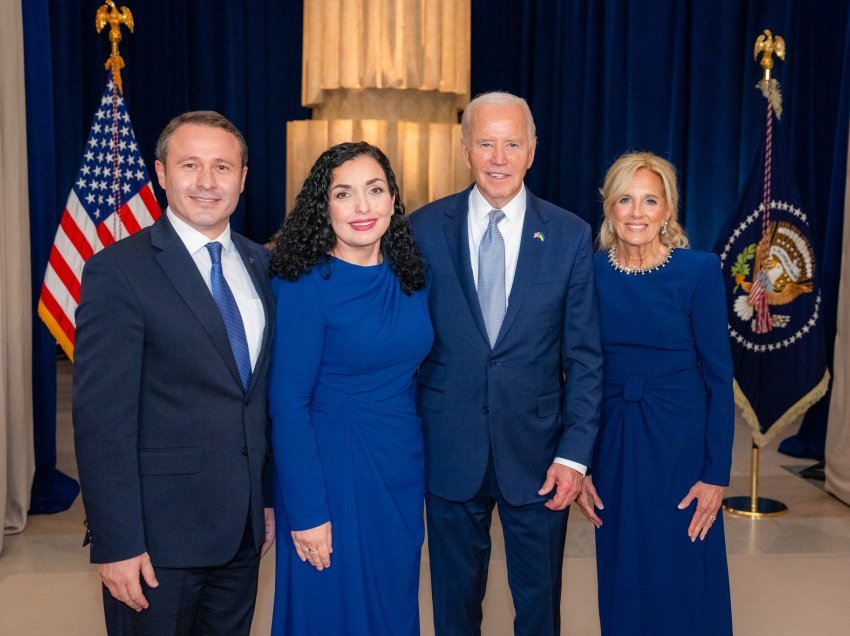 Osmani publikon foto me Presidentin Biden dhe Zonjën e Parë të ShBA’së: Aleancë që qëndron në themelet e shtetit tonë