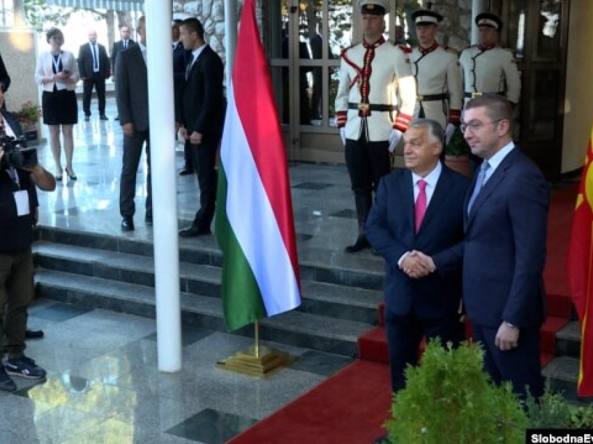 Orban dhe Mickoski mbajnë konferencë të përbashkët qeveritare në Ohër