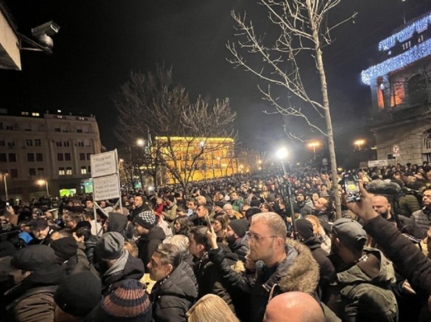 Protestat në Serbi, flet studenti: Na dhunuan, por nuk tërhiqemi! Do bllokojmë urat