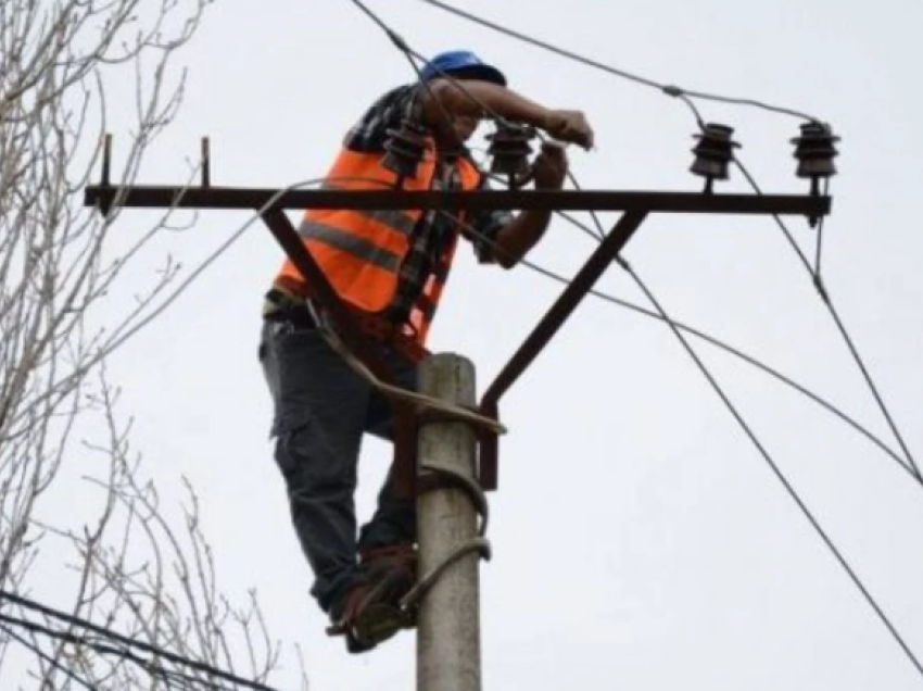 Elektriçisti rrëzohet nga shtylla dhe lëndohet! Arrestohet përgjegjësi i ekipit të OSHEE-Shupenzë