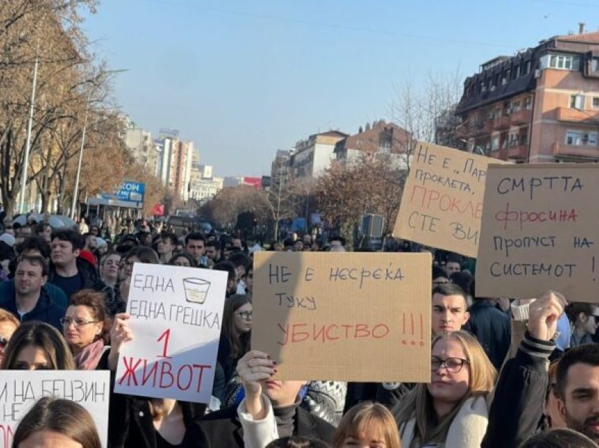 Sot mbahen dy protesta për vdekjen e Frosinës, 22 vjeçares e cila u aksidentua në Shkup