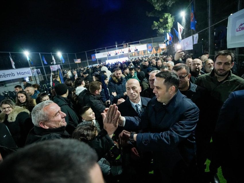 Në ora 21:30 dhe temperaturë zero gradë Abdixhiku pritet në Vrellë nga shumë njerëz: Po shkojmë për fitore