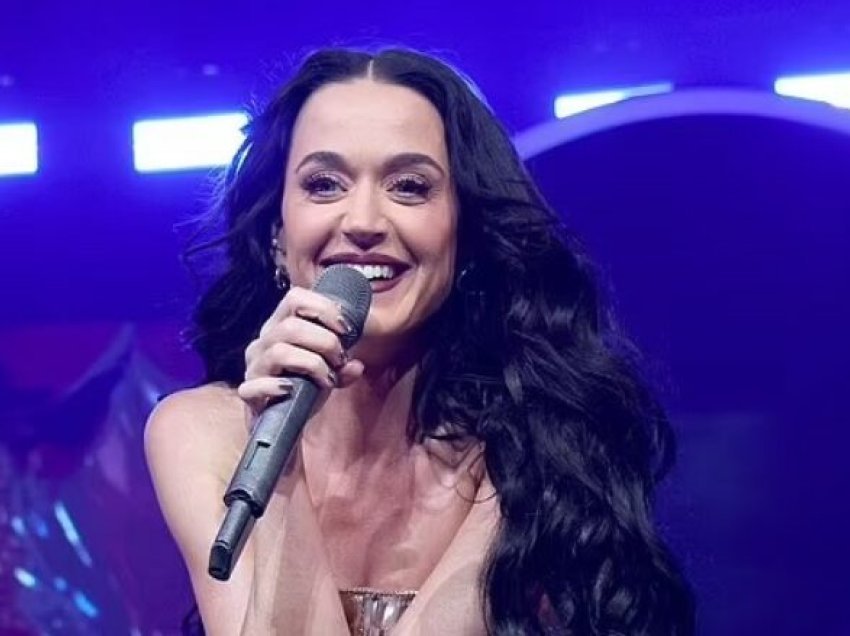 Katy Perry tregon sekretin si i menaxhon komentet negative