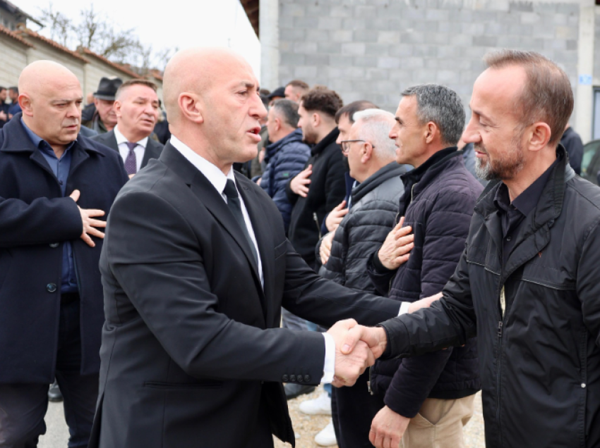 Haradinaj shkon për ngushëllime te familjarët e fëmijëve që vdiqën dje në Jabllanicë