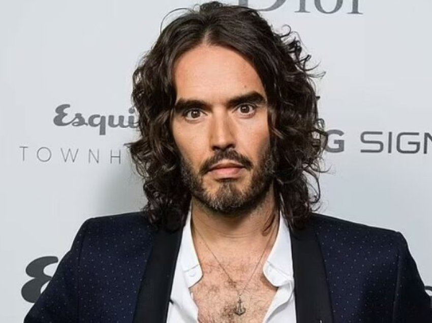 Russell Brand zhvendoset në SHBA pasi thotë se po sulmohet nga autoritetet britanike, pas akuzave për sulm seksual