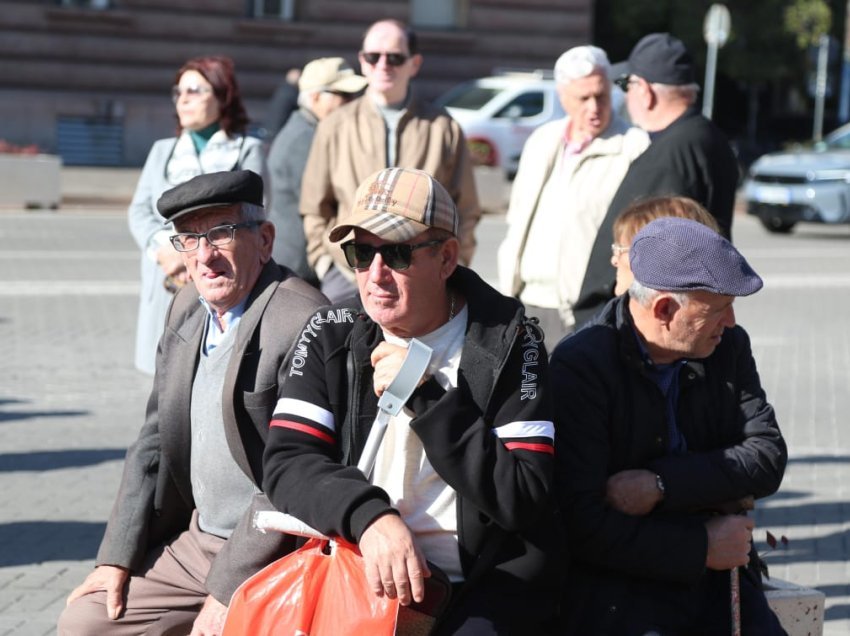 Dy bonuse për të moshuarit, ekspertja: Ja si mund të ndikojë në rritjen e pensioneve!