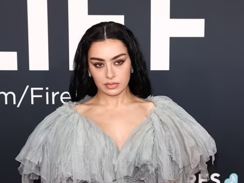 Charli XCX fiton çmimin e saj të parë ‘Grammy’ për albumin e suksesshëm ‘Brat’