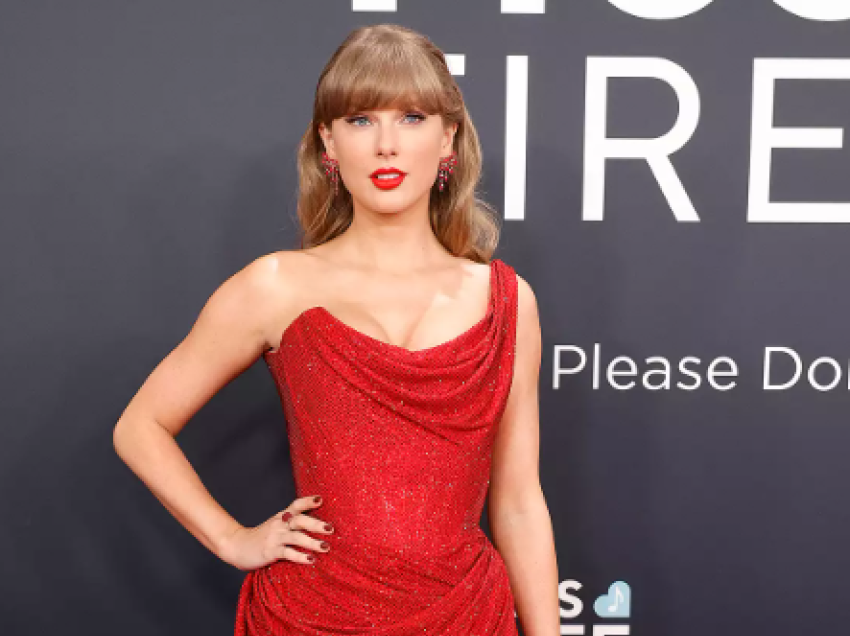 Taylor Swift tërhoqi vëmendjen me paraqitjen e saj në Grammy 2025, por një detaj bie më së shumti në sy