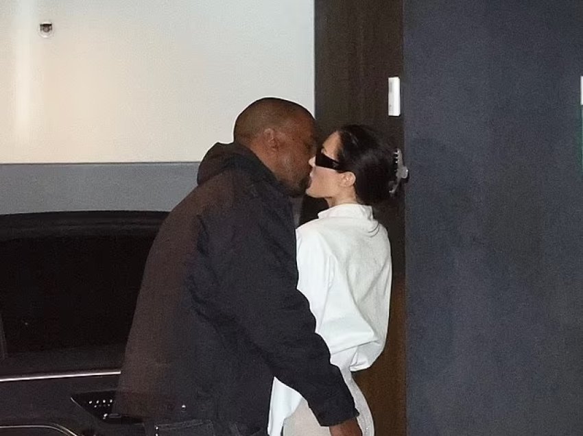 Pasi u shfaq krejtësisht nudo, Kanye West dhe Bianca shfaqen në momente shumë intime