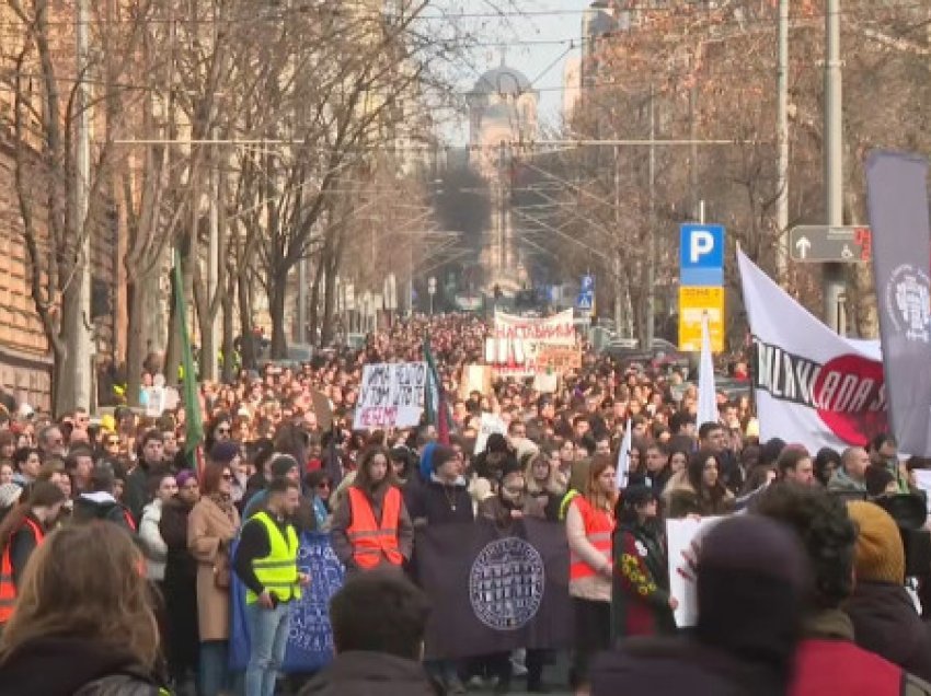 Protesta në Serbi, studentët dhe dekanët do të solidarizohen me mësuesit e shkollave