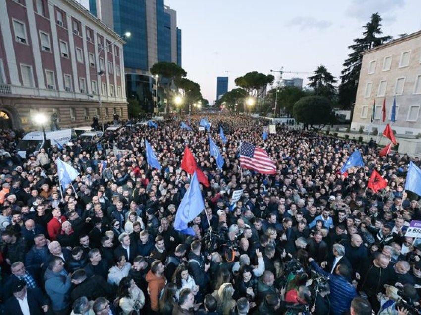 Opozita zbret në shesh, protestë kombëtare para Kryeministrisë