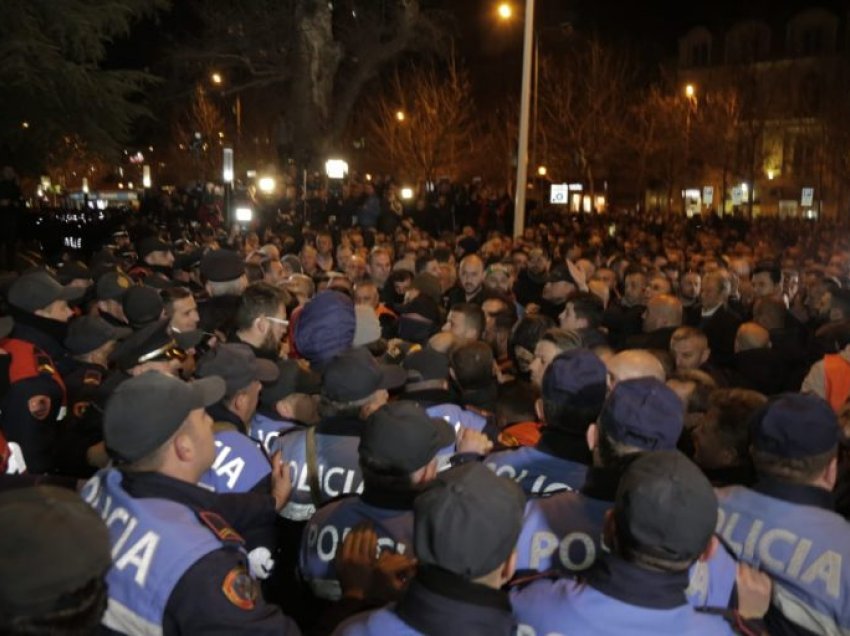 Protesta e PD, policia plan masash, ja akset ju kufizohet qarkullimi i automjeteve