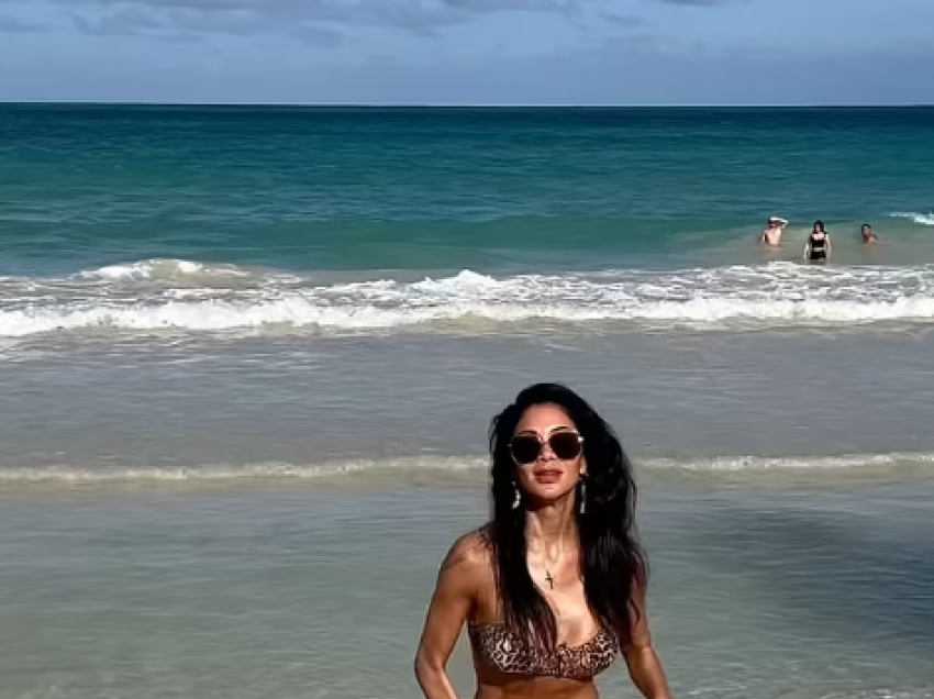 Nicole Scherzinger shfaq linjat trupore në bikini leopard