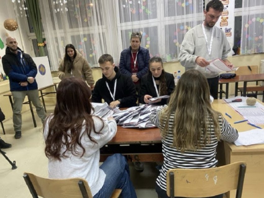 Nis numërimi i votave në qendrat e votimit