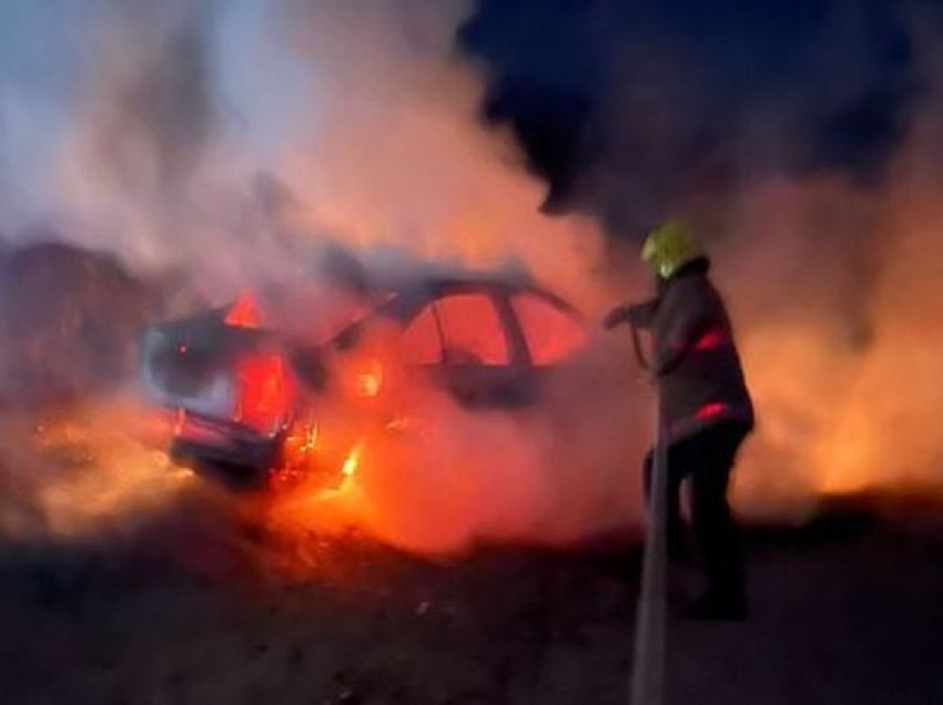 Shkrumbohet nga flakët një makinë në aksin Pukë-Fushë Arrëz, dyshimet