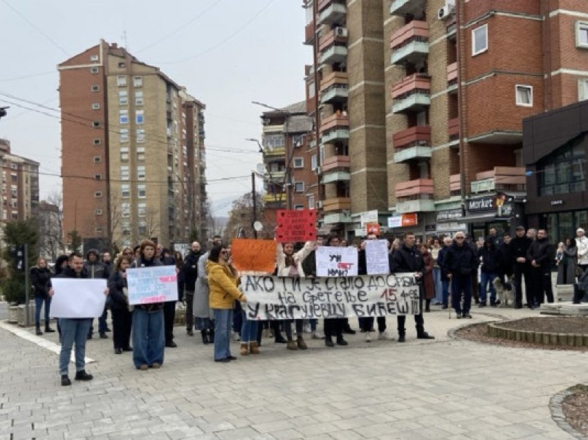 ​Përplasje verbale mes serbëve në veri, qytetarët mbajnë 15 minuta heshtje për viktimat në Novi Sad