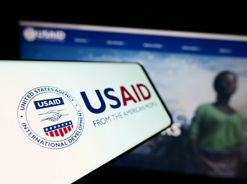 Zyrtari i USAID-it shkarkohet nga puna pas publikimit të raportit kritik mbi shpërbërjen e agjencisë