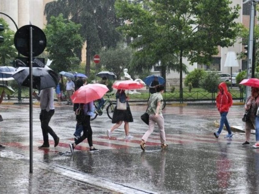 Rikthehen reshjet e shiut, ja çfarë pritet të ndodhë me temperaturat nesër