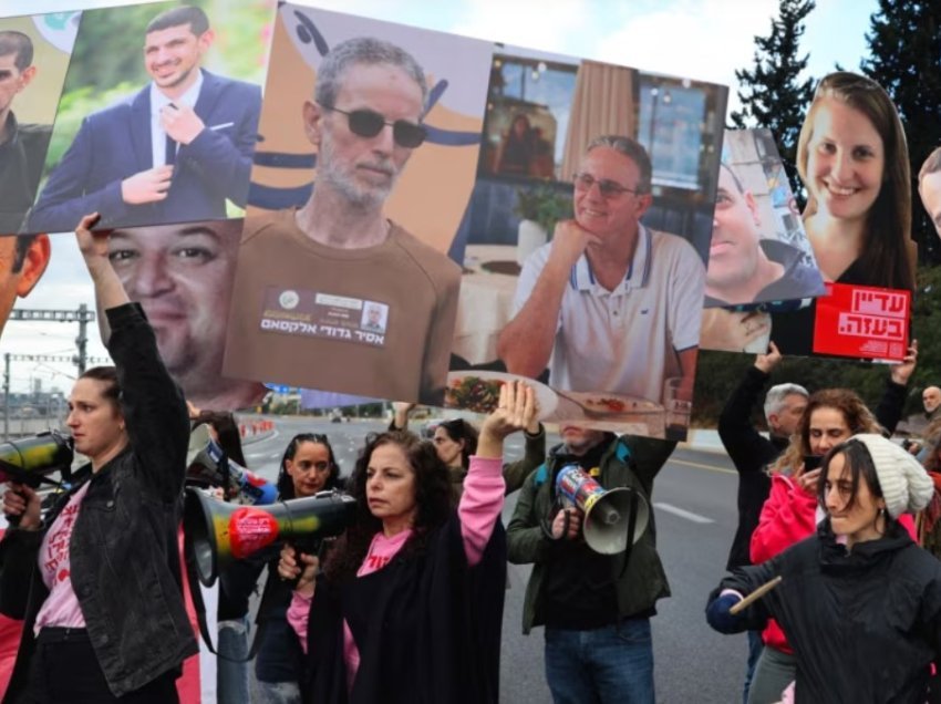 Hamasi do të lirojë tre pengje të tjera, siç parashikohet në marrëveshjen e armëpushimit 