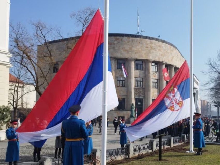 Kabineti i Dodikut ngre flamurin e Serbisë pavarësisht ndalesës