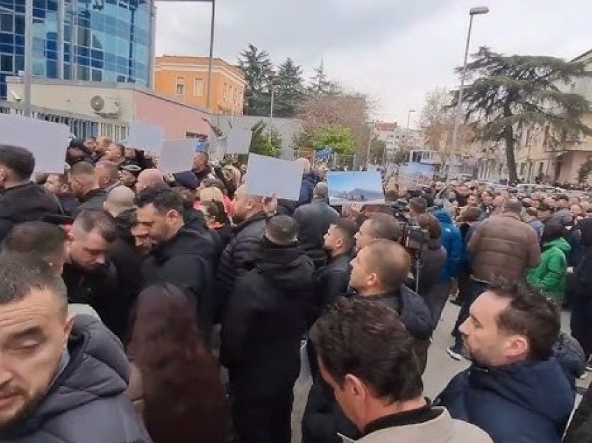 SPAK kërkesë policisë: Pse nuk u mor asnjë masë sigurie gjatë gjyqit ndaj Veliajt?