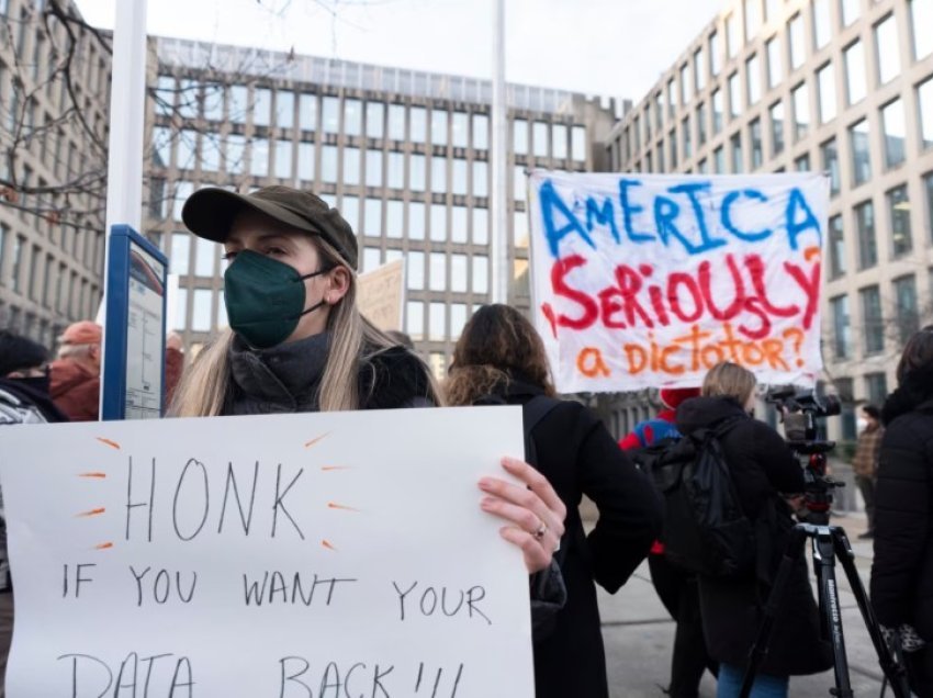 Shkurtim mijëra punonjësve të qeverisë amerikane në periudhë prove