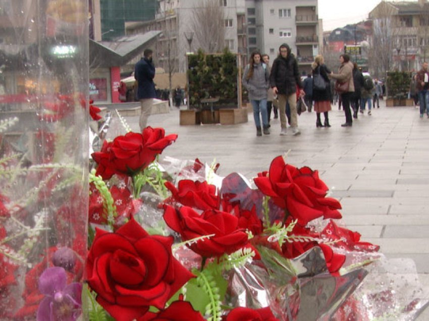 Si filloi Shën Valentini dhe si festohet në Kosovë