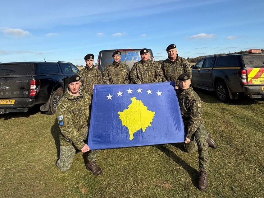 Pjesëtarët e FSK-së shënojnë Ditën e Pavarësisë në Mbretërinë e Bashkuar, gati për të trajnuar ushtarët ukrainas