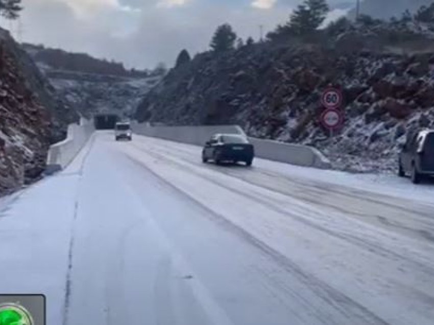 Temperaturat zbresin në -5 gradë Celsius! Dëbora i lë vendin ngricave në Bulqizë dhe Mat, probleme në qarkullimin e automjeteve